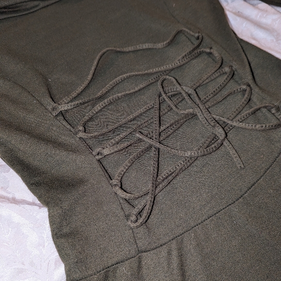 Forest Green Elven Dress - Picture 2 of 8